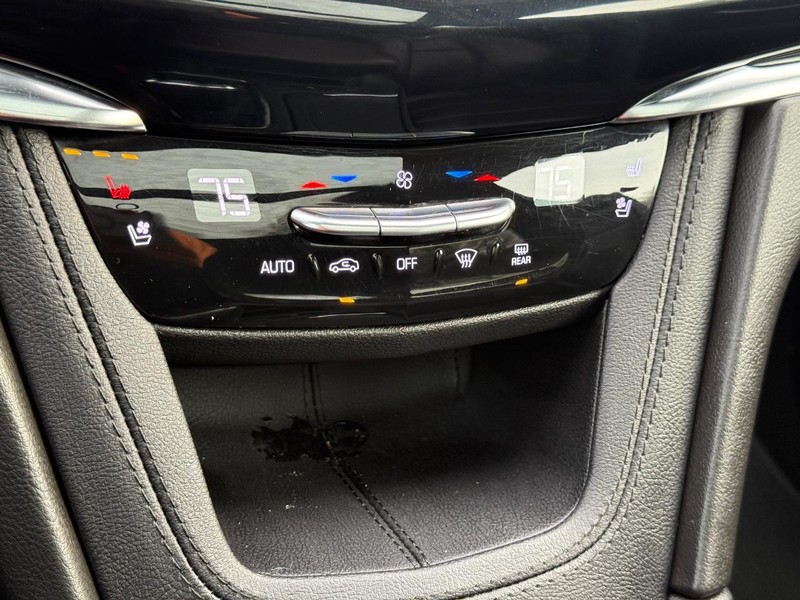 Cadillac XT6 Vehicle Full-screen Gallery Image 21