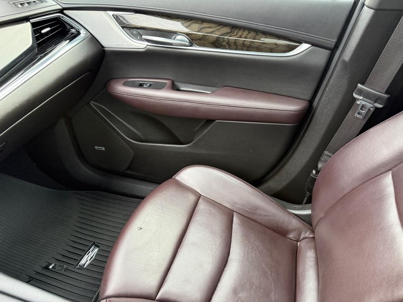 Cadillac XT6 Vehicle Full-screen Gallery Image 23