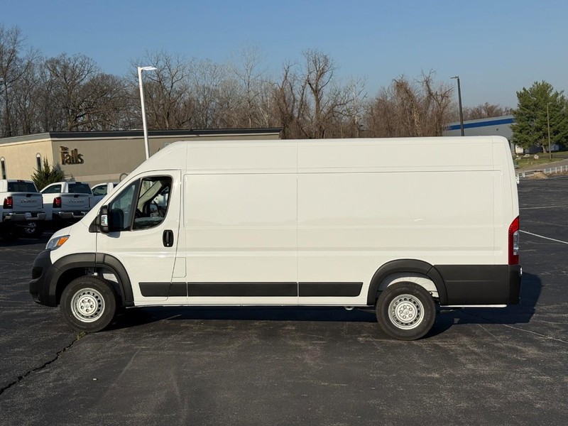 Ram ProMaster Cargo Van Vehicle Full-screen Gallery Image 2