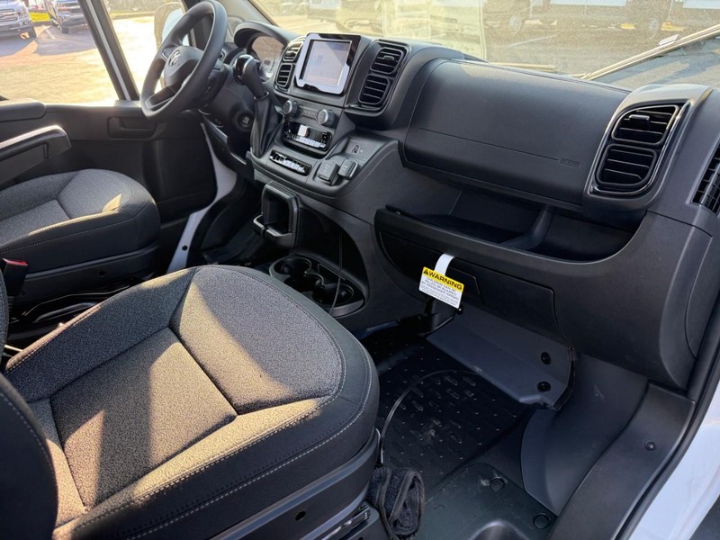 Ram ProMaster Cargo Van Vehicle Full-screen Gallery Image 7
