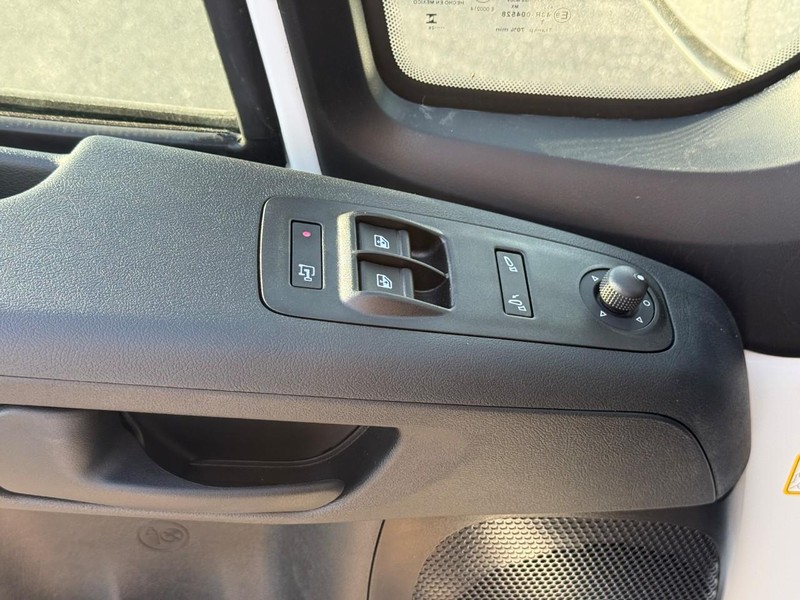 Ram ProMaster Cargo Van Vehicle Full-screen Gallery Image 8