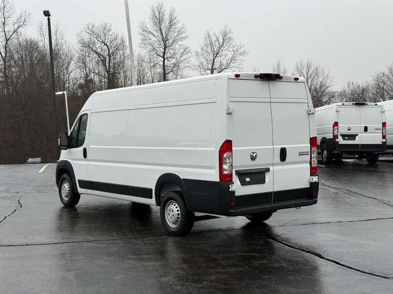 Ram ProMaster Cargo Van Vehicle Full-screen Gallery Image 3