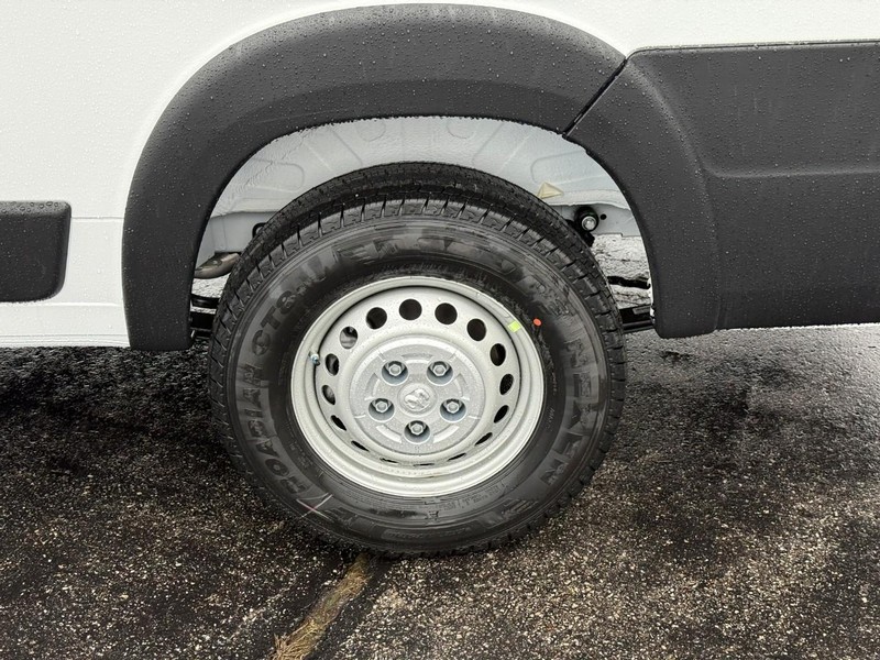 Ram ProMaster Cargo Van Vehicle Full-screen Gallery Image 4