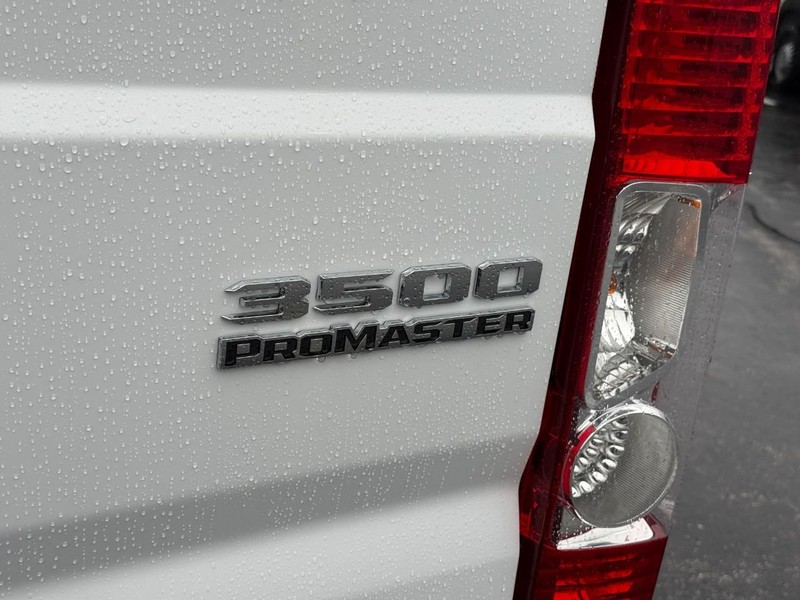 Ram ProMaster Cargo Van Vehicle Full-screen Gallery Image 5