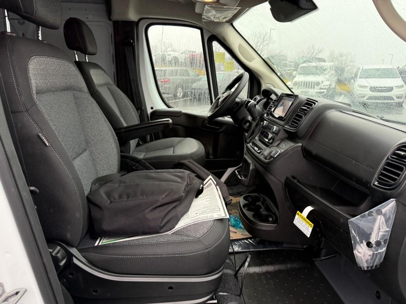 Ram ProMaster Cargo Van Vehicle Full-screen Gallery Image 6