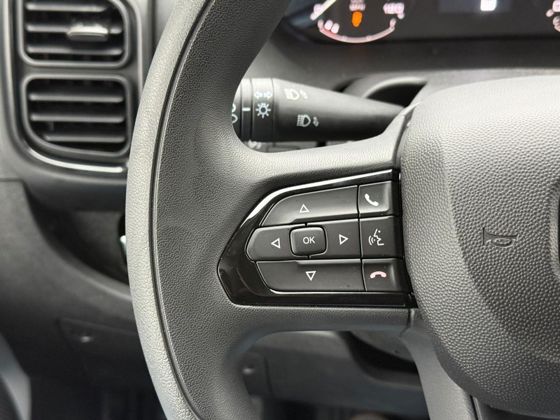 Ram ProMaster Cargo Van Vehicle Full-screen Gallery Image 11