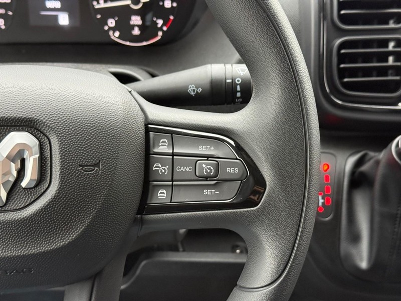 Ram ProMaster Cargo Van Vehicle Full-screen Gallery Image 12