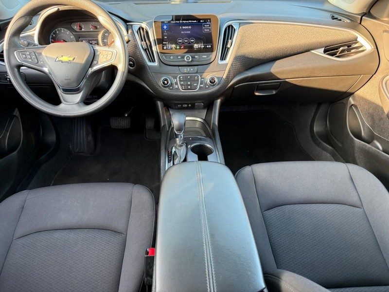 Chevrolet Malibu Vehicle Image 14