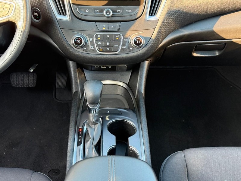 Chevrolet Malibu Vehicle Image 18