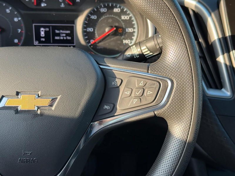 Chevrolet Malibu Vehicle Image 24