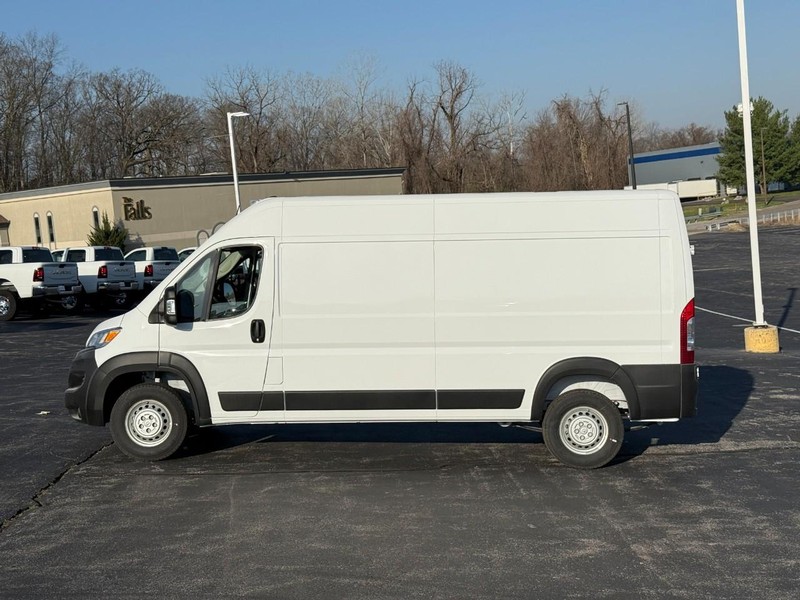 Ram ProMaster Cargo Van Vehicle Full-screen Gallery Image 2