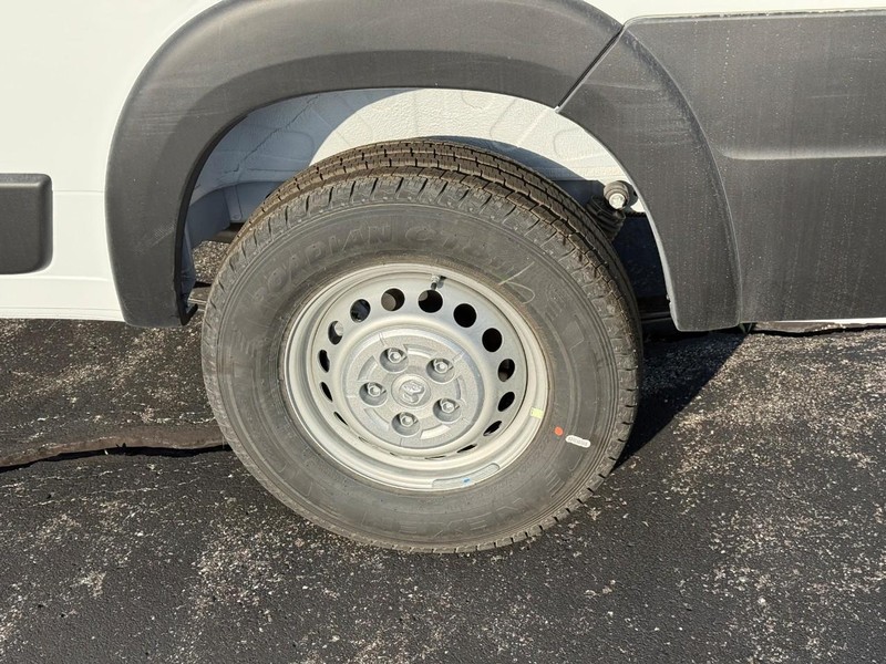 Ram ProMaster Cargo Van Vehicle Full-screen Gallery Image 4