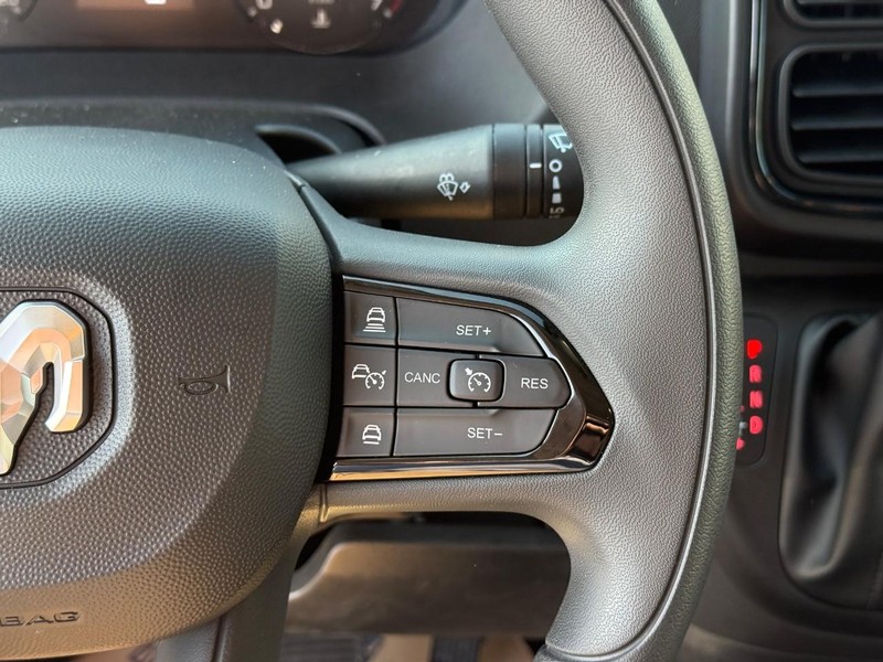 Ram ProMaster Cargo Van Vehicle Full-screen Gallery Image 10