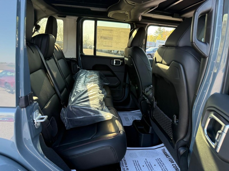 Jeep Wrangler Vehicle Image 07