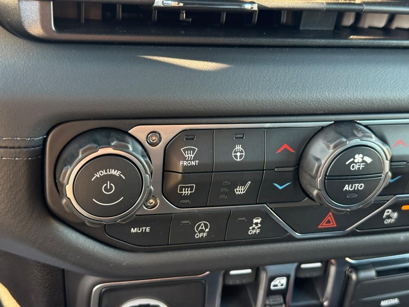 Jeep Wrangler Vehicle Image 15