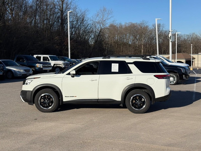 Nissan Pathfinder Vehicle Image 03