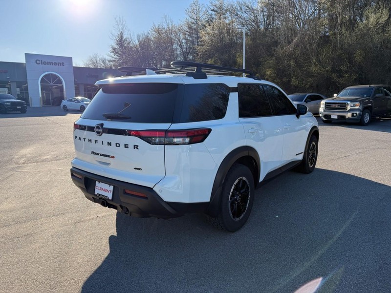 Nissan Pathfinder Vehicle Image 09