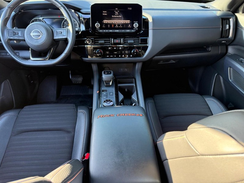Nissan Pathfinder Vehicle Image 15