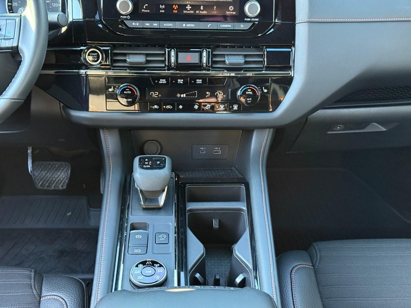 Nissan Pathfinder Vehicle Image 18