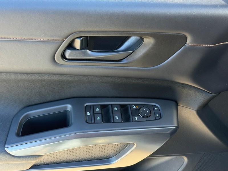 Nissan Pathfinder Vehicle Image 19