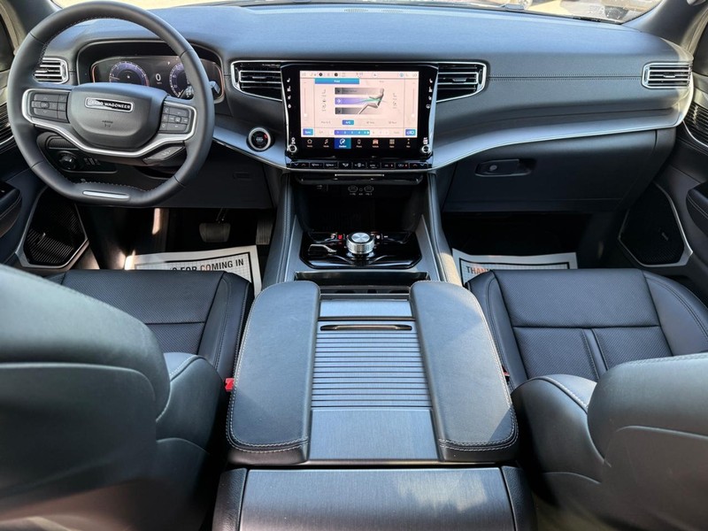 Jeep Grand Wagoneer Vehicle Full-screen Gallery Image 8