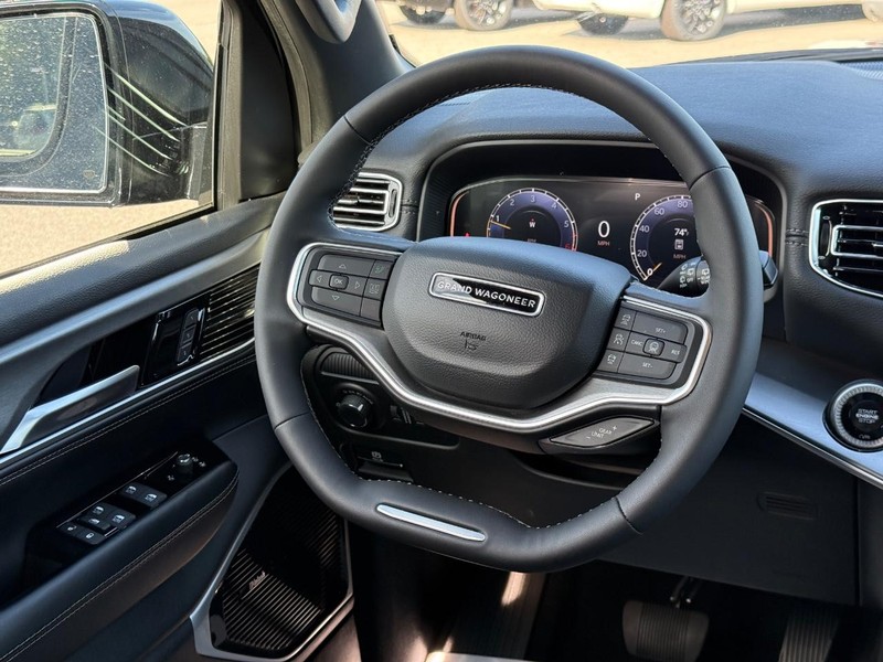 Jeep Grand Wagoneer Vehicle Full-screen Gallery Image 9