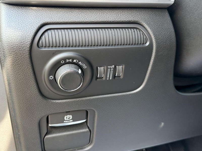Jeep Grand Wagoneer Vehicle Full-screen Gallery Image 15