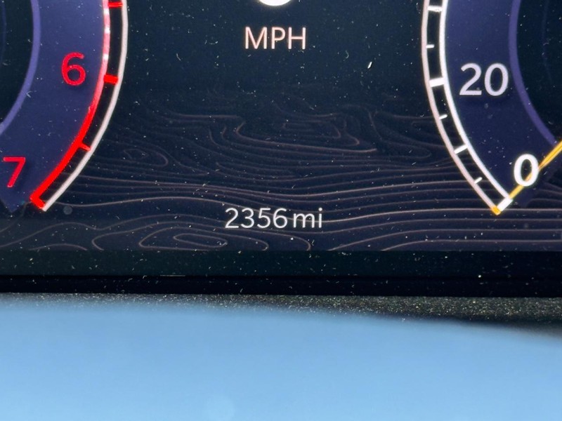 Jeep Grand Wagoneer Vehicle Full-screen Gallery Image 19