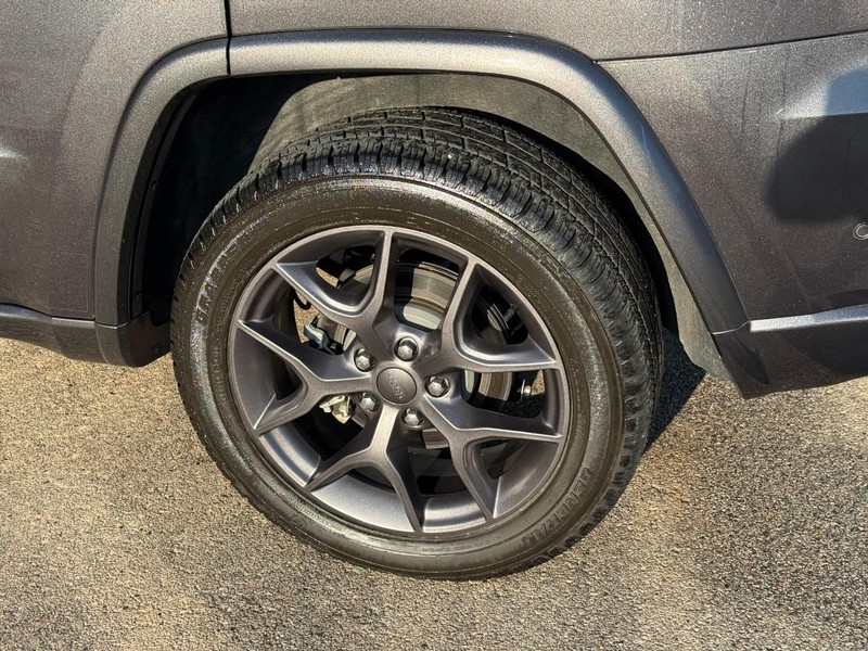 Jeep Grand Cherokee Vehicle Full-screen Gallery Image 4