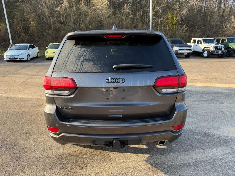 Jeep Grand Cherokee Vehicle Full-screen Gallery Image 6