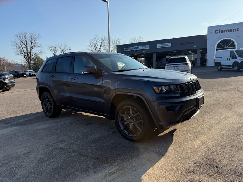 Jeep Grand Cherokee Vehicle Full-screen Gallery Image 9