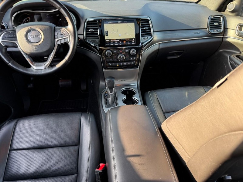 Jeep Grand Cherokee Vehicle Full-screen Gallery Image 11