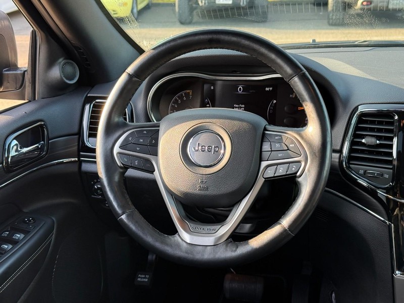 Jeep Grand Cherokee Vehicle Full-screen Gallery Image 12