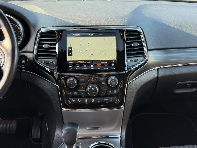 Jeep Grand Cherokee Vehicle Full-screen Gallery Image 13