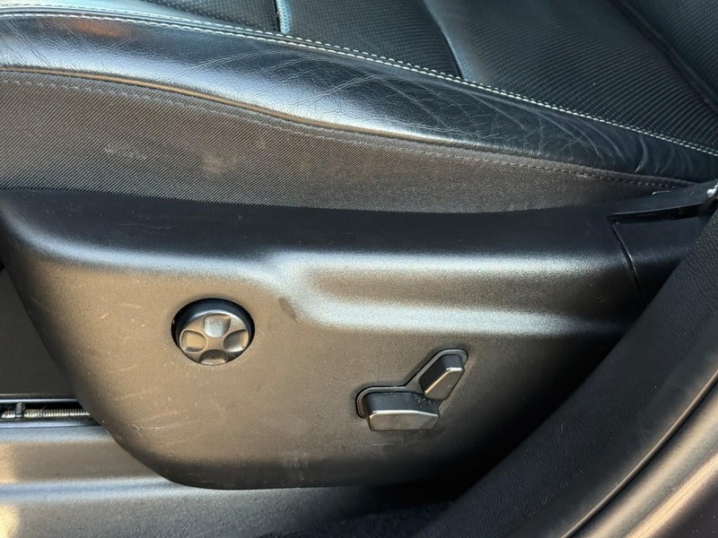 Jeep Grand Cherokee Vehicle Full-screen Gallery Image 18