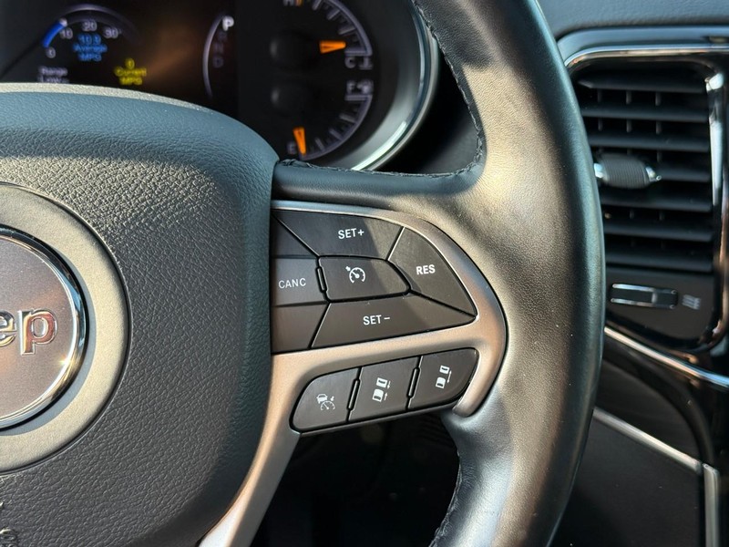 Jeep Grand Cherokee Vehicle Full-screen Gallery Image 20