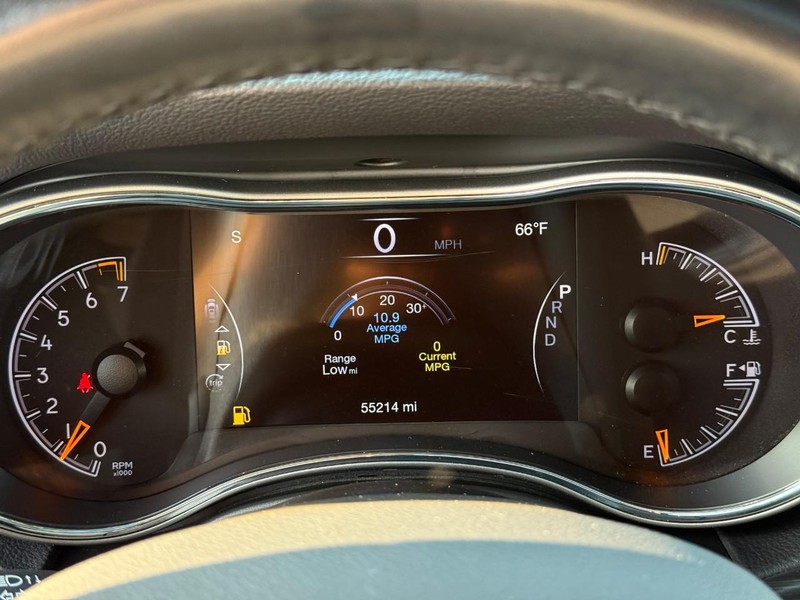 Jeep Grand Cherokee Vehicle Full-screen Gallery Image 21