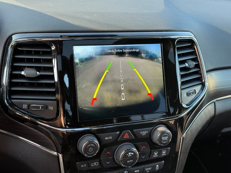 Jeep Grand Cherokee Vehicle Full-screen Gallery Image 24