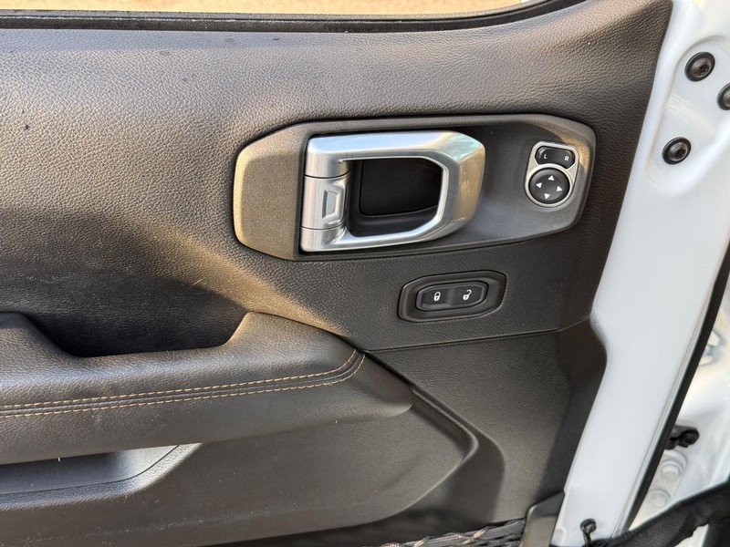 Jeep Wrangler Vehicle Image 17