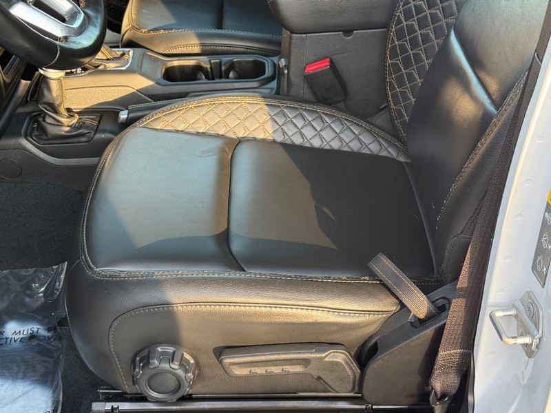 Jeep Wrangler Vehicle Image 18