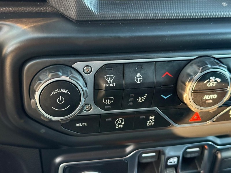 Jeep Wrangler Vehicle Image 24