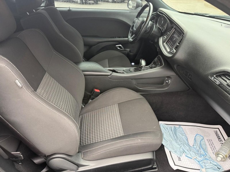 Dodge Challenger Vehicle Image 14