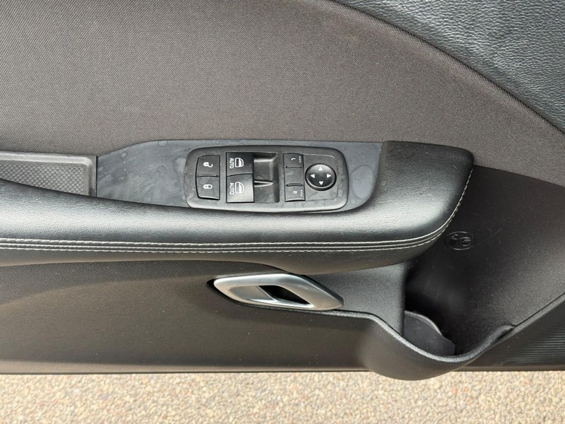 Dodge Challenger Vehicle Image 16