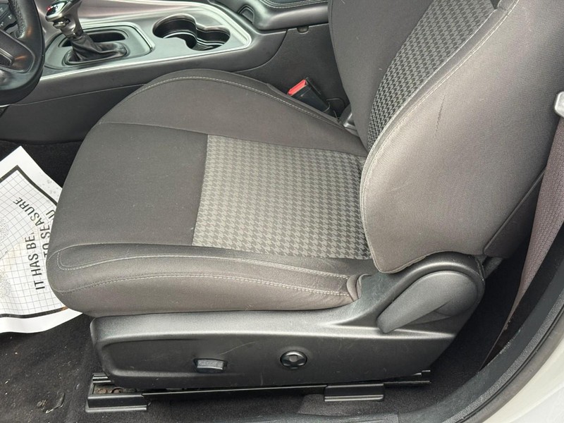 Dodge Challenger Vehicle Image 17