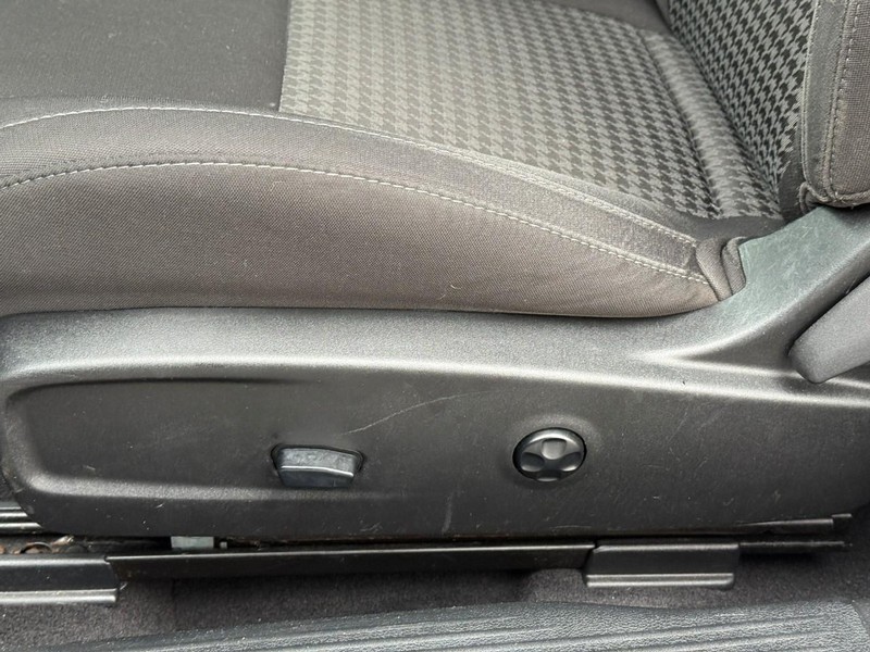 Dodge Challenger Vehicle Image 18