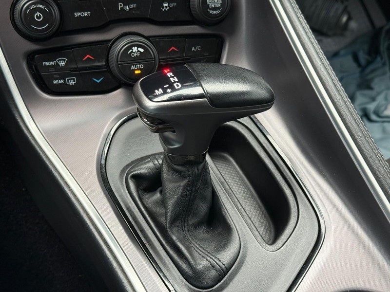 Dodge Challenger Vehicle Image 22