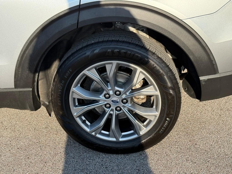 Ford Explorer Vehicle Image 05