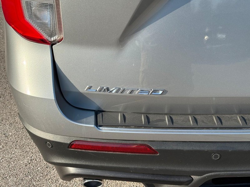 Ford Explorer Vehicle Image 07