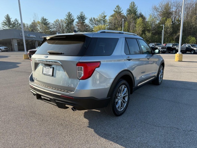 Ford Explorer Vehicle Image 11