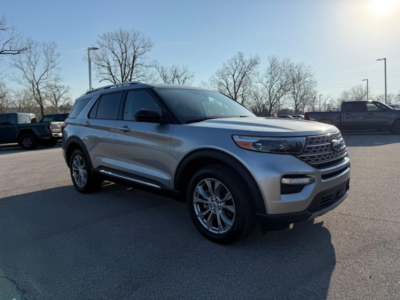 Ford Explorer Vehicle Image 12